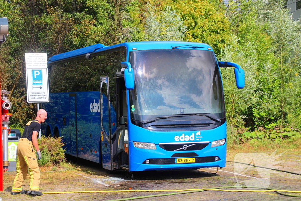 Brand in touringcar leidt tot snelle inzet