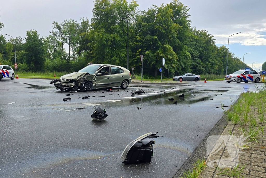 Aanrijding zorgt voor grote schade