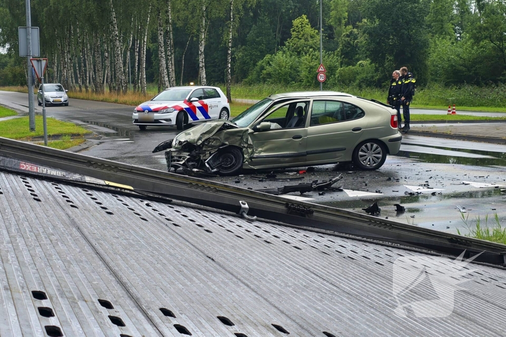 Aanrijding zorgt voor grote schade
