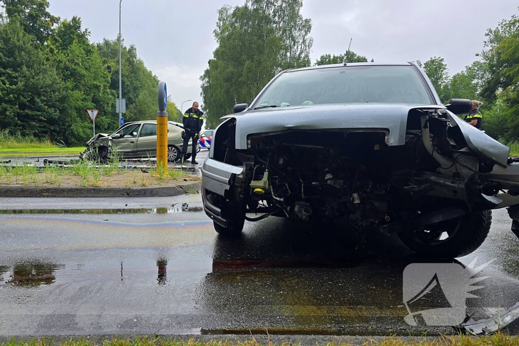 Aanrijding zorgt voor grote schade