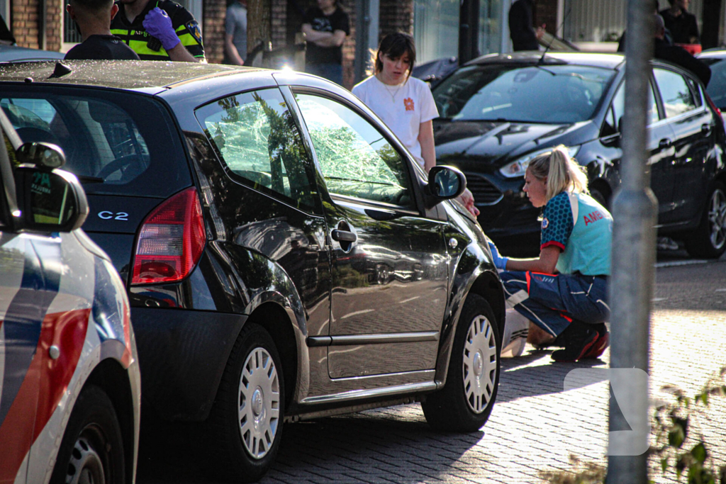 Auto met gebarsten voorruit