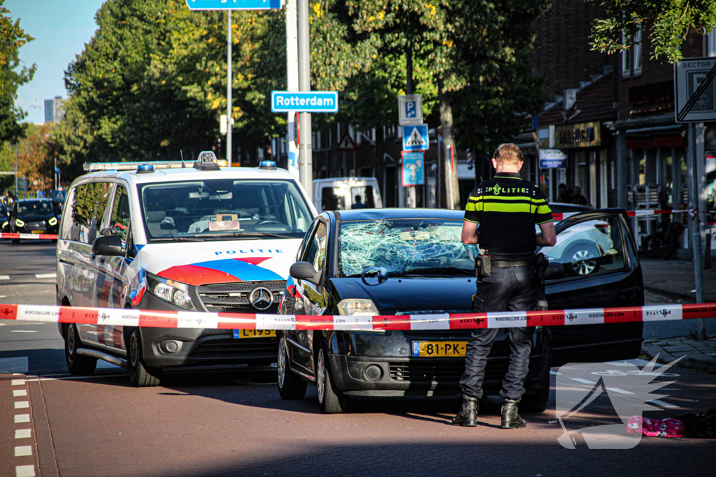 Auto met gebarsten voorruit
