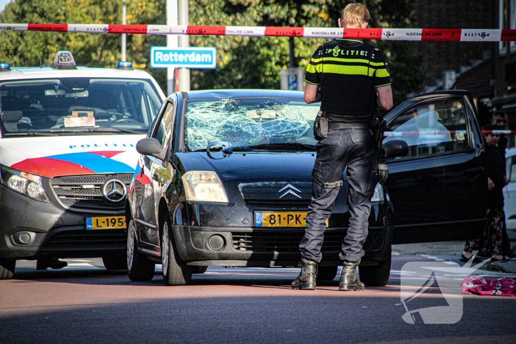 Auto met gebarsten voorruit