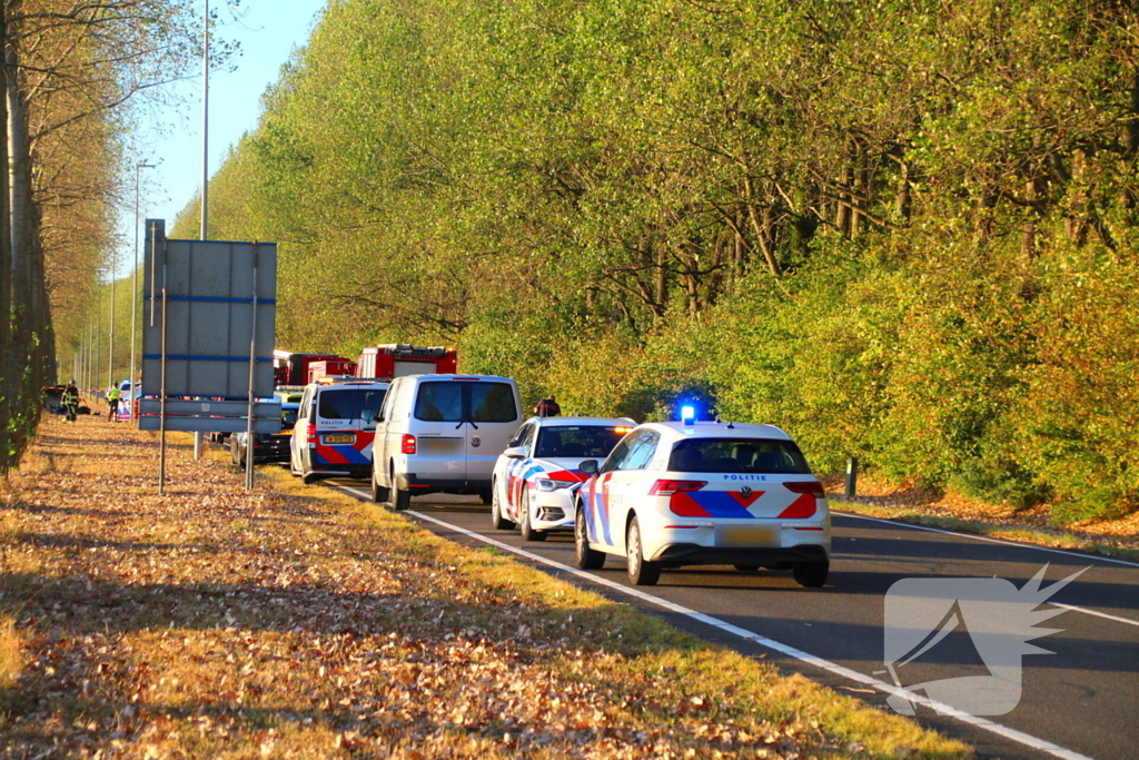 Auto door midden na ernstig ongeval