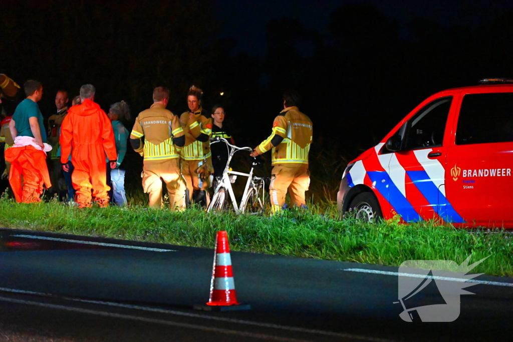 Fiets bij sloot zorgt inzet hulpdiensten
