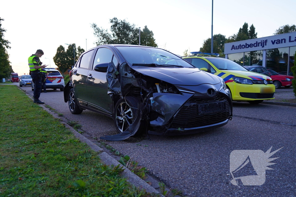 Automobilist rijdt door na crash