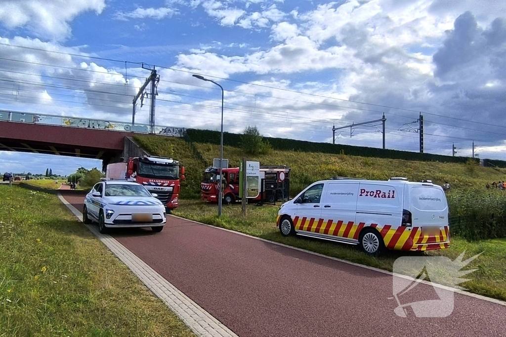Brand naast spoor brengt inzet brandweer