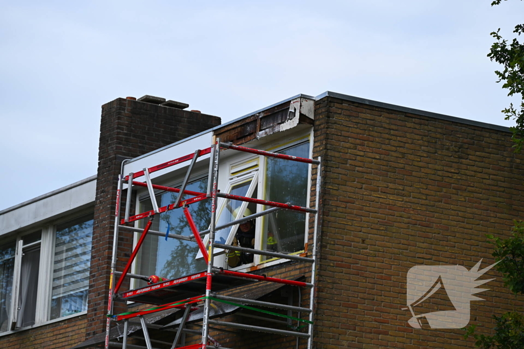 Betrokkene dooft dakbrand door werkzaamheden