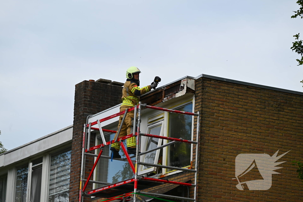 Betrokkene dooft dakbrand door werkzaamheden