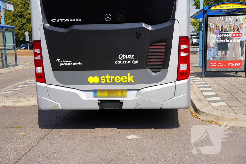 Fatbiker botst achterop lijnbus en raakt gewond