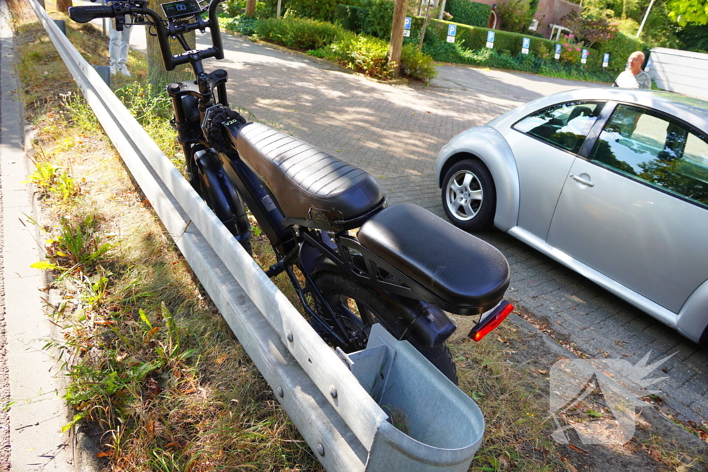 Fatbiker botst achterop lijnbus en raakt gewond