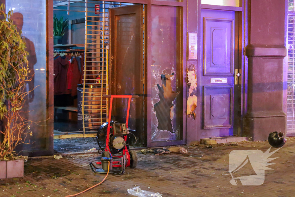 Explosie verwoest voorgevel winkel