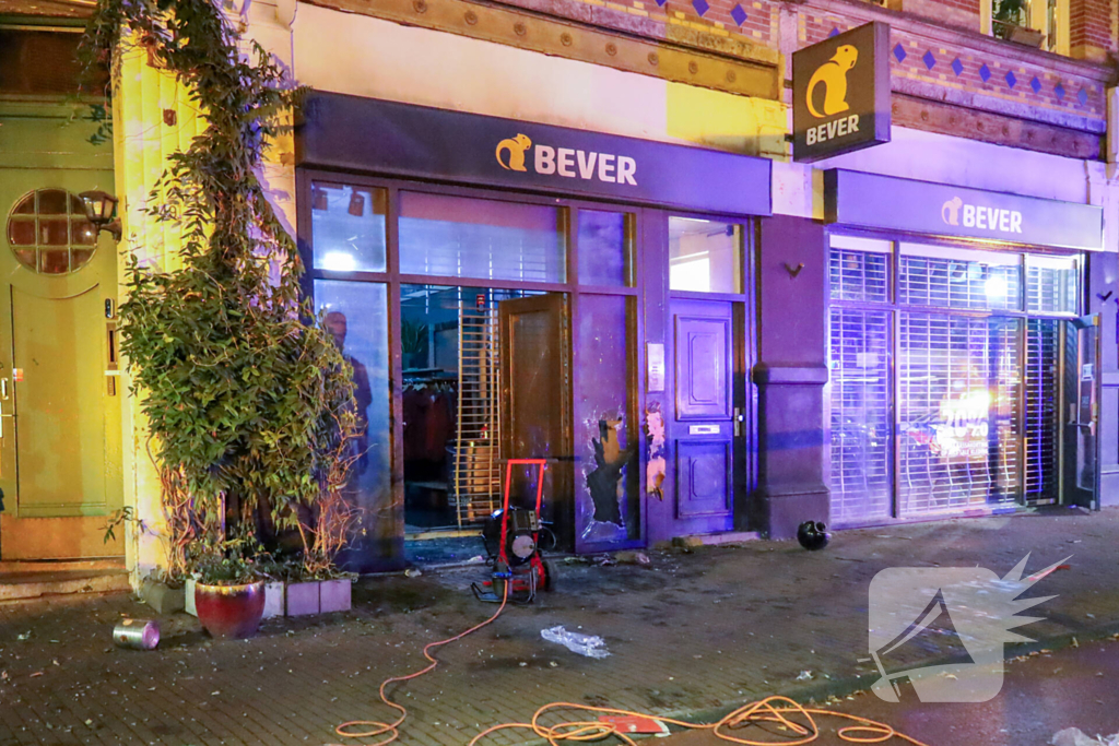 Explosie verwoest voorgevel winkel