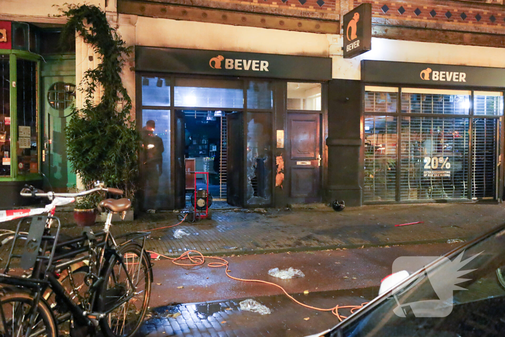 Explosie verwoest voorgevel winkel