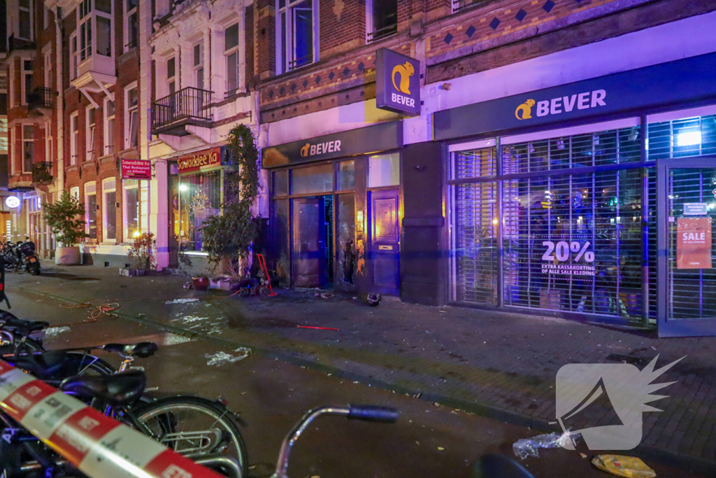 Explosie verwoest voorgevel winkel