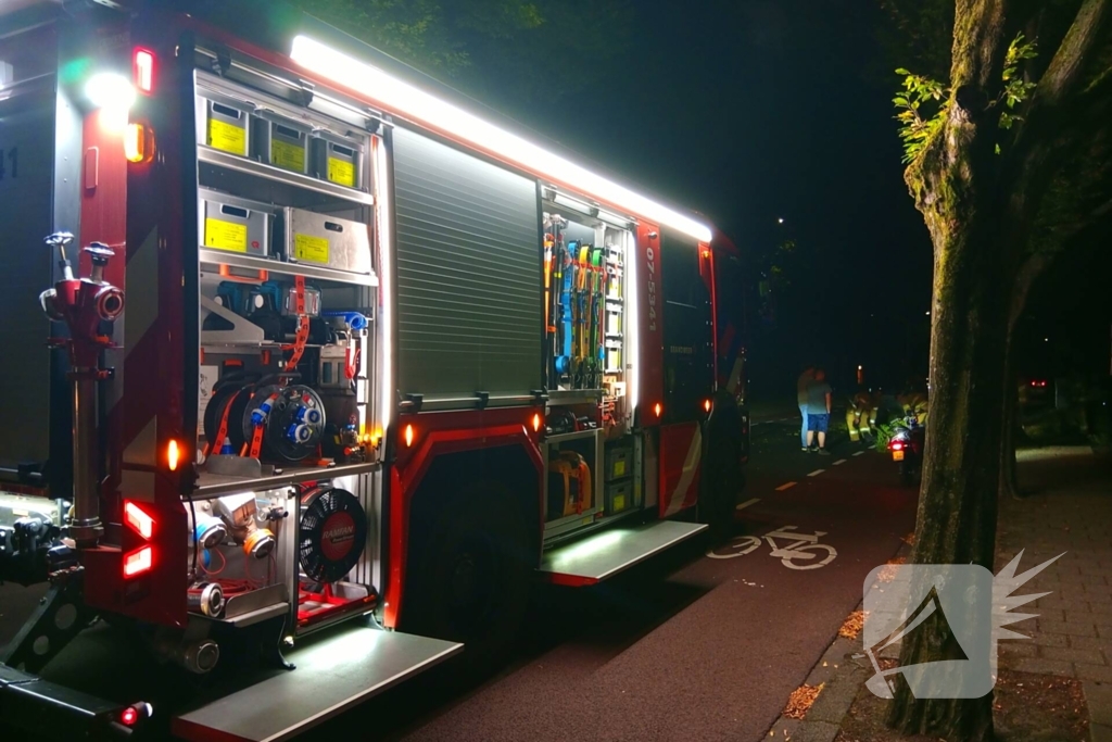 Brandweer verwijdert afgebroken boomtak