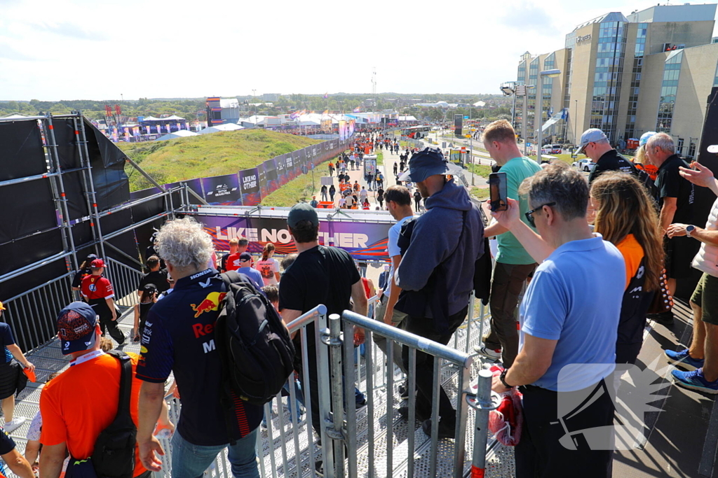 Drukte voor Formule 1 race op circuit Zandvoort