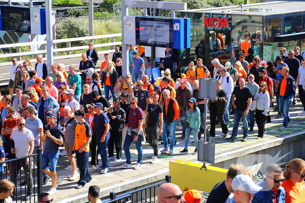 Drukte voor Formule 1 race op circuit Zandvoort
