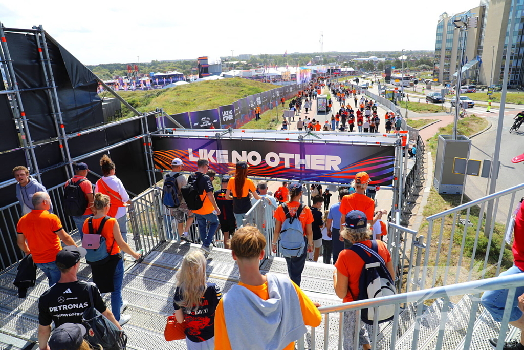 Drukte voor Formule 1 race op circuit Zandvoort