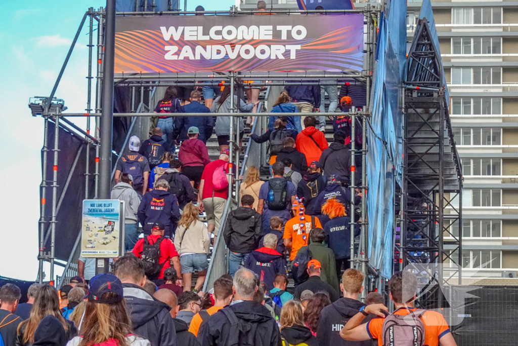 Drukte voor Formule 1 race op circuit Zandvoort