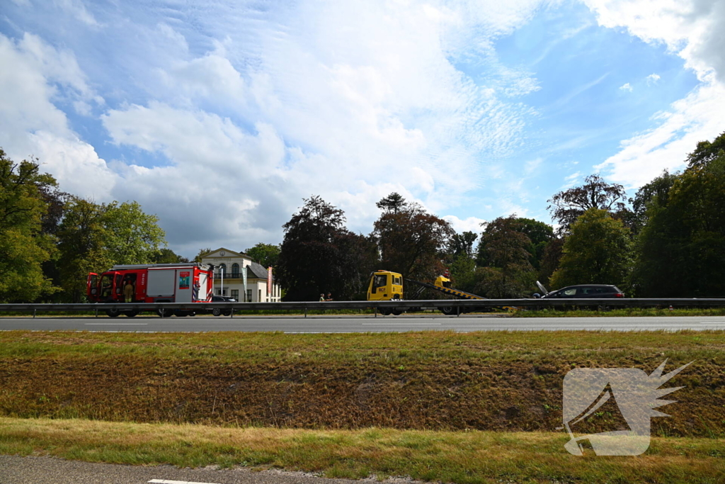 Flinke schade bij ongeval tussen vrachtwagen en personenauto