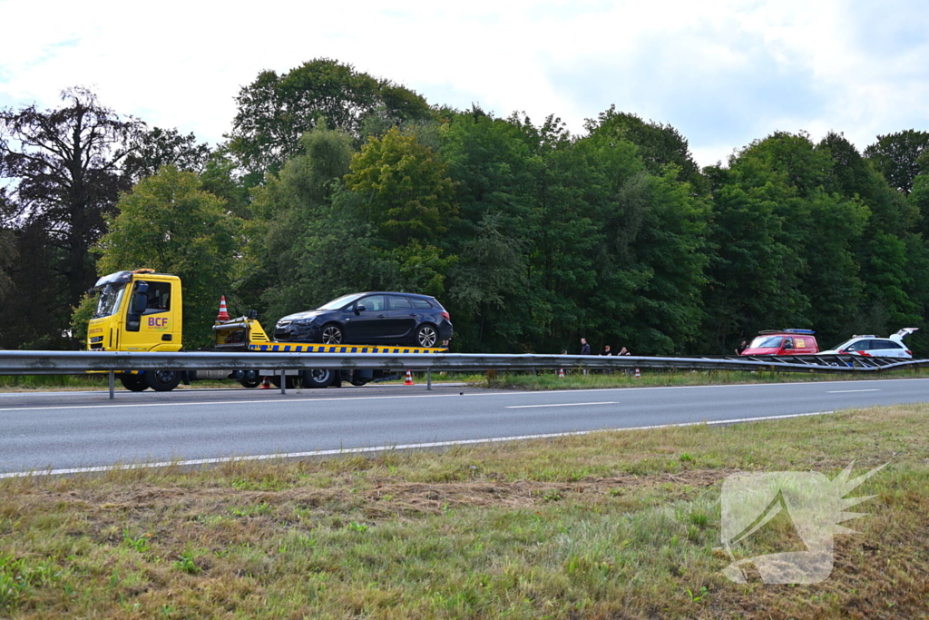 Flinke schade bij ongeval tussen vrachtwagen en personenauto