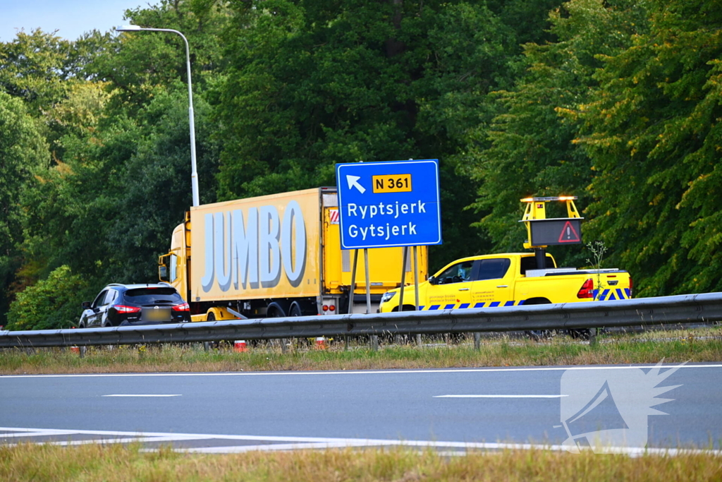 Flinke schade bij ongeval tussen vrachtwagen en personenauto