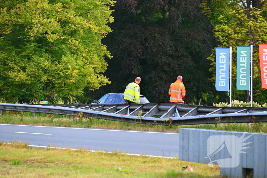 Flinke schade bij ongeval tussen vrachtwagen en personenauto