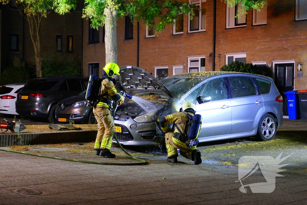 Autobrand snel onder controle