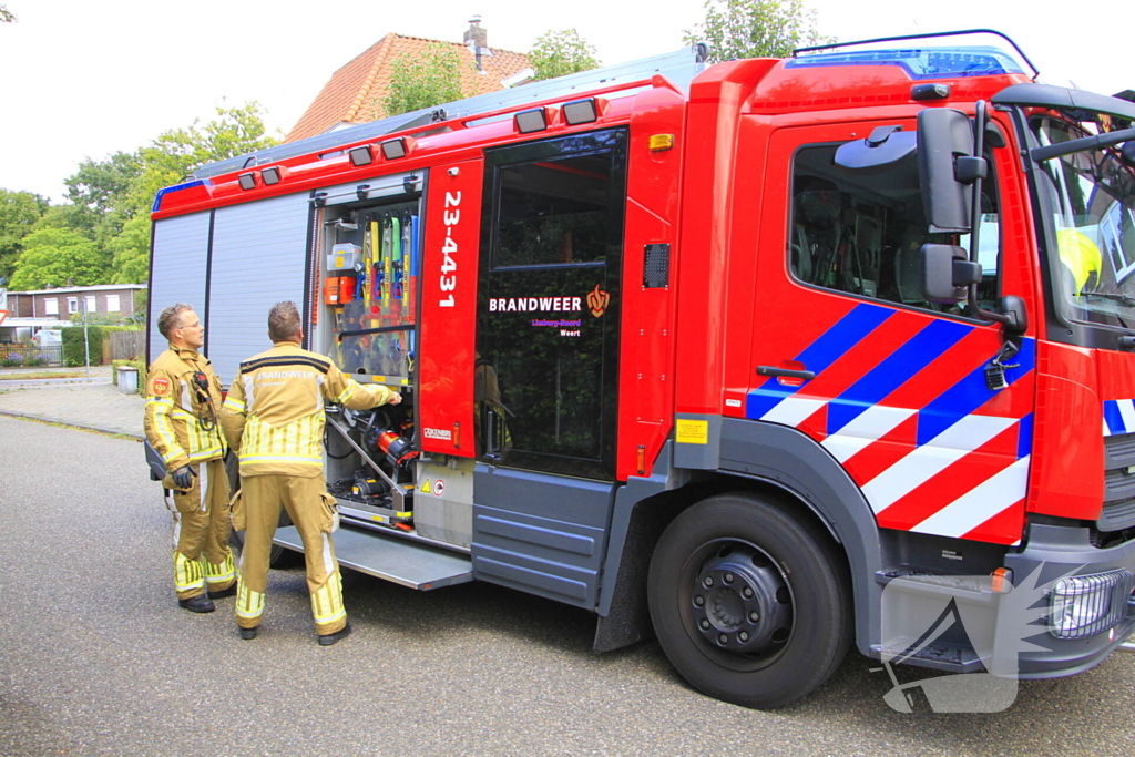 Man steekt stoel in brand tijdens lassen