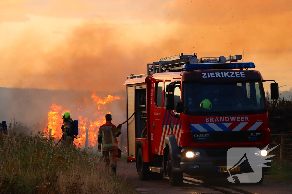 Bermbrand zet natuurgebied in vuur