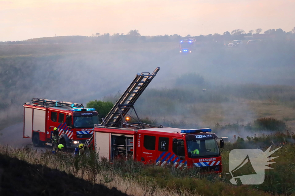Bermbrand zet natuurgebied in vuur
