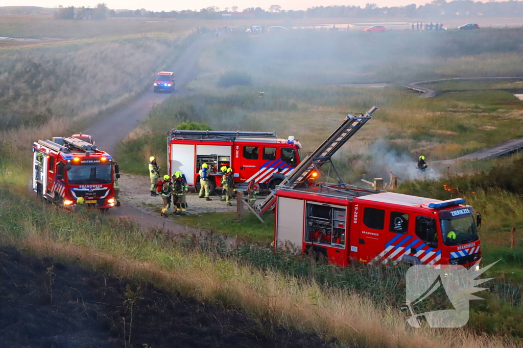 Bermbrand zet natuurgebied in vuur
