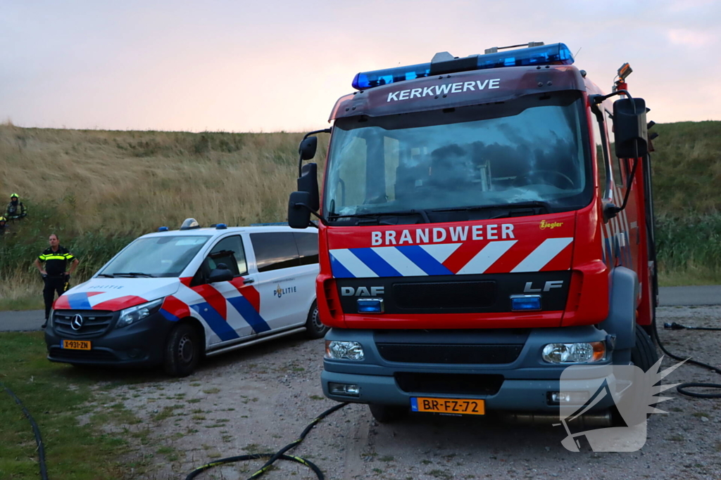 Bermbrand zet natuurgebied in vuur