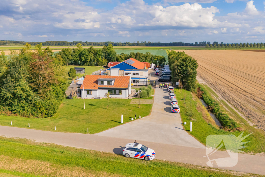 Zware politie-inzet bij boerderij
