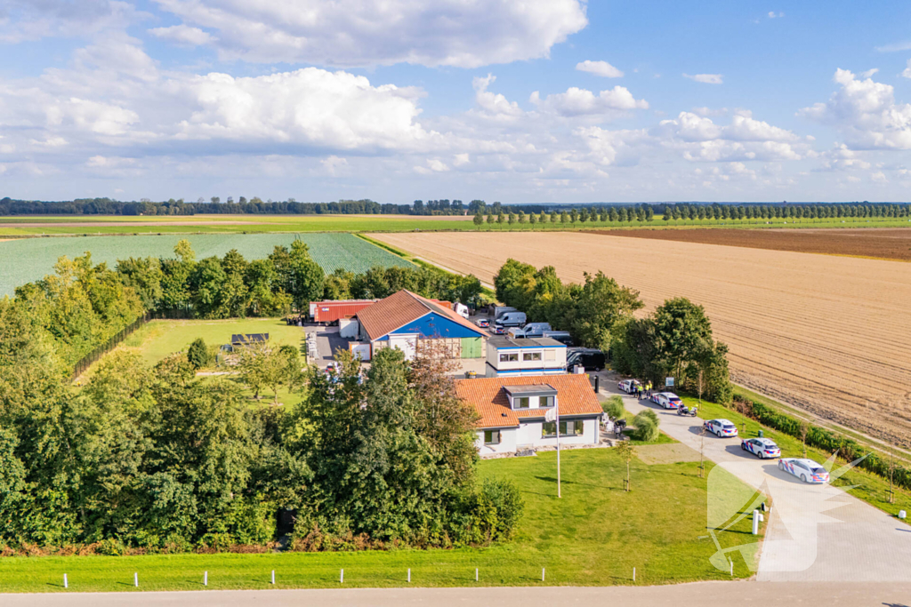 Zware politie-inzet bij boerderij