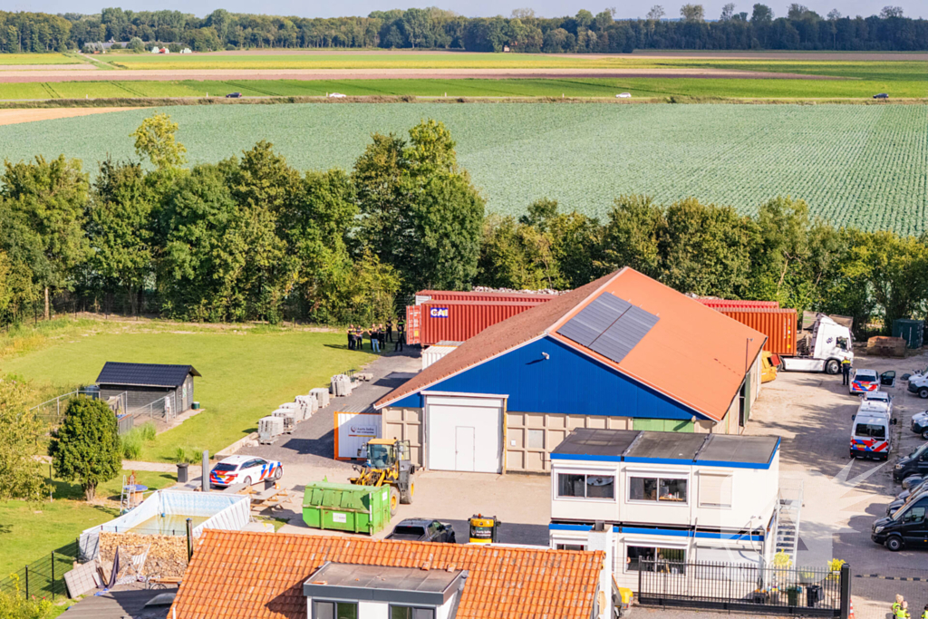 Zware politie-inzet bij boerderij