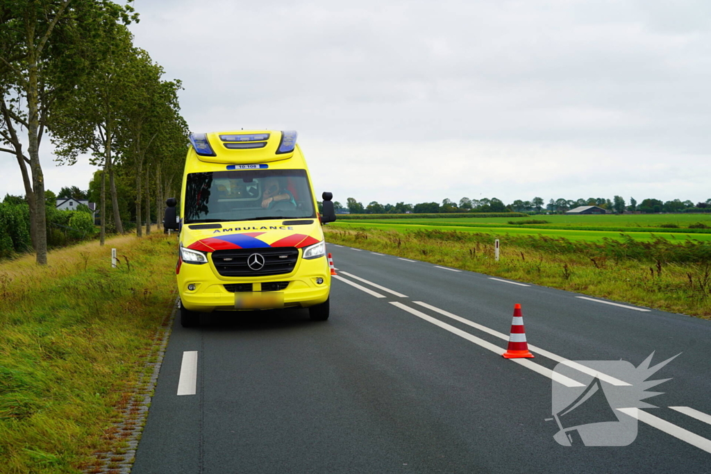 Verkeersongeval met auto in water