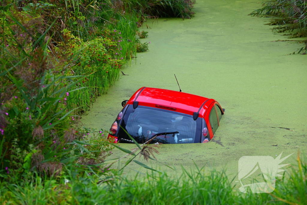 Berging na ongeval met voertuig te water