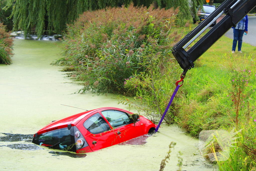 Berging na ongeval met voertuig te water