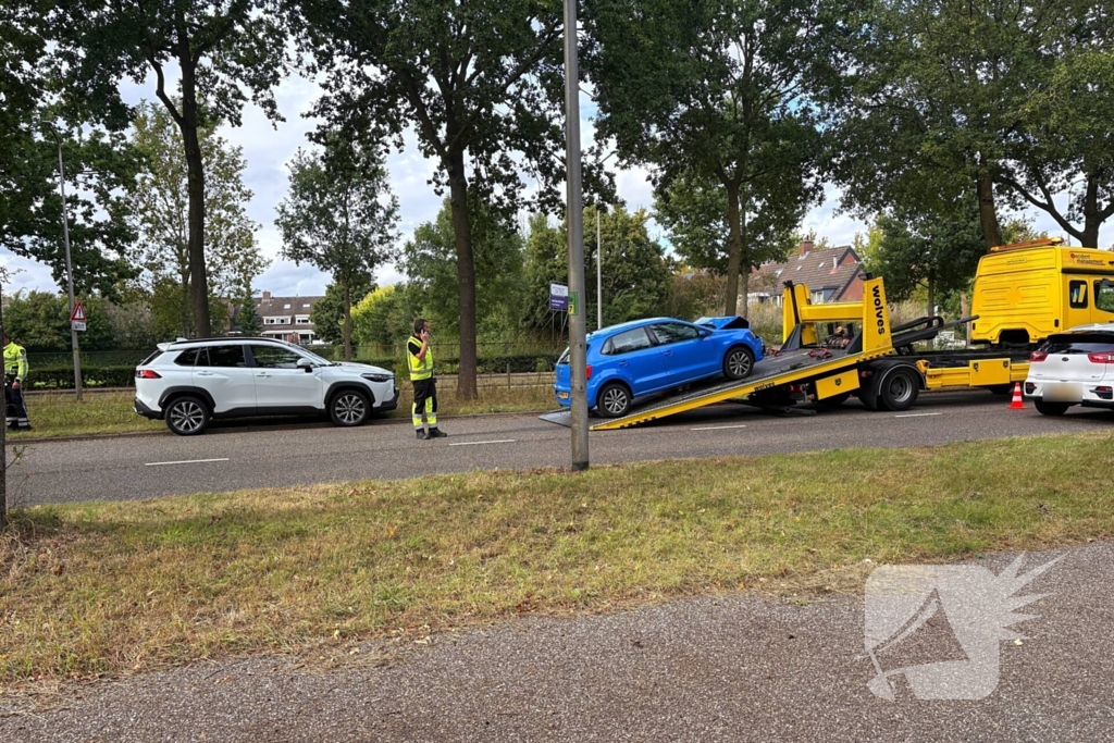 Auto's botsen achterop voorganger