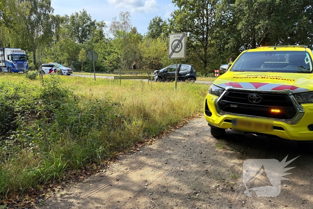 Botsing tussen auto's leidt tot gewonden en verkeershinder