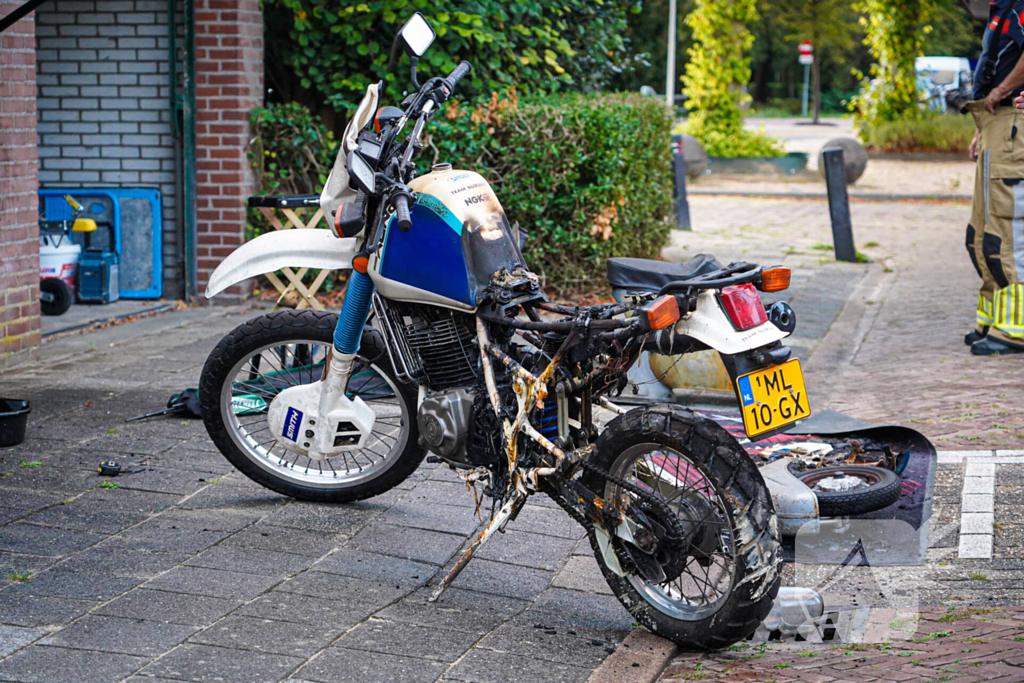 Veel brandschade aan garagebox