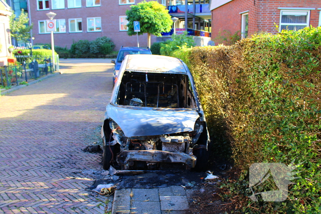 Auto door brand verwoest