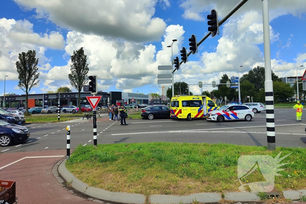 Scootmobiel en auto in botsing