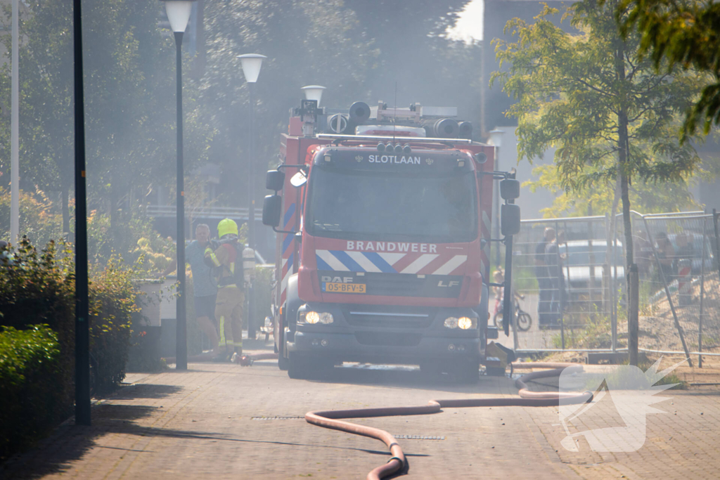 Pleziervaartuig volledig in brand