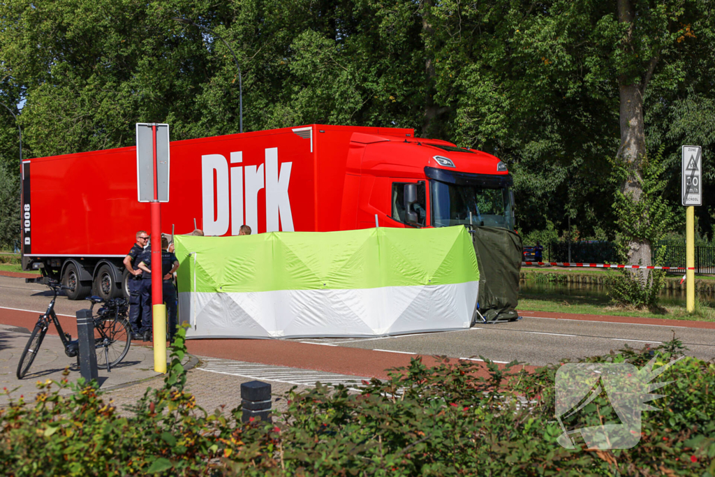 Dodelijk ongeval na aanrijding met vrachtwagen
