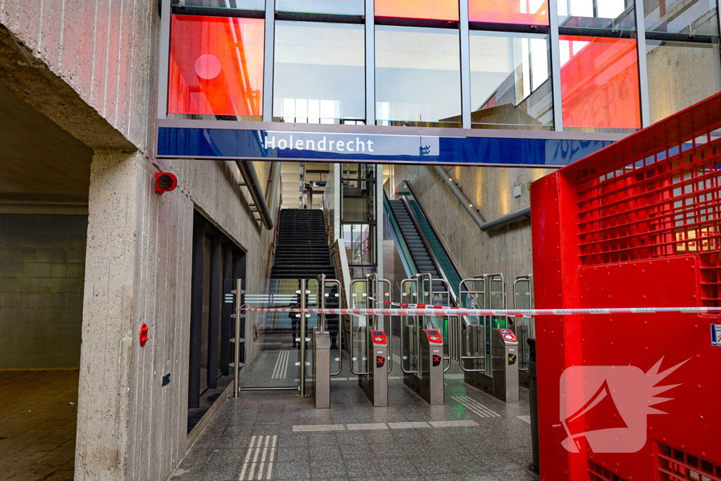 Aanrijding persoon door trein leidt tot stationafsluiting