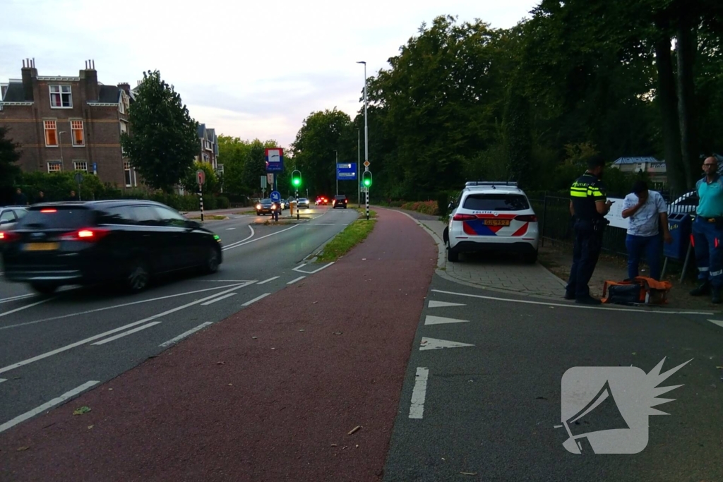 Auto ziet fatbike over het hoofd