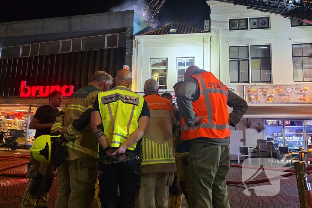 Grote brand boven winkels